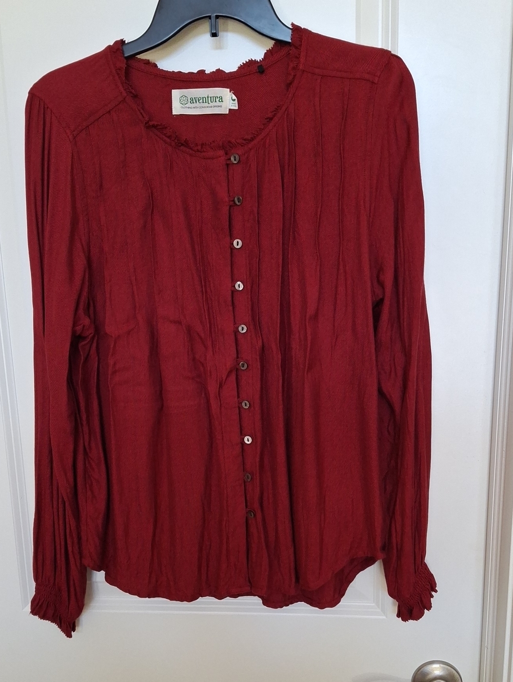 Aventura Isabel Pintuck Top Button-Down Shirt Crimson Red Size L EUC Lenzing
